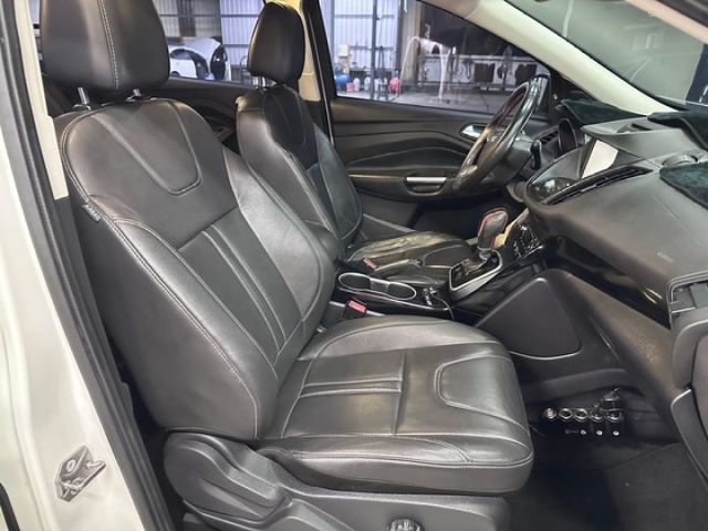 YES認證車 原鈑件 女用車 旗艦版 4WD 全景天窗 腳踢尾門 免鑰啟動 真皮電動座椅 大滿配 甜甜價 保證您喜歡  第9張相片
