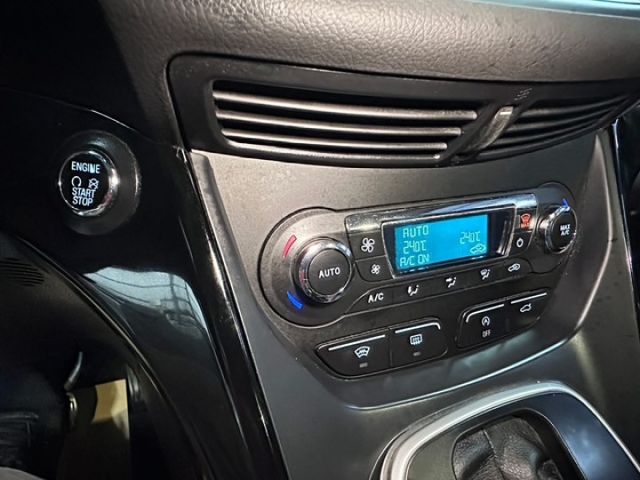 YES認證車 原鈑件 女用車 旗艦版 4WD 全景天窗 腳踢尾門 免鑰啟動 真皮電動座椅 大滿配 甜甜價 保證您喜歡  第13張相片