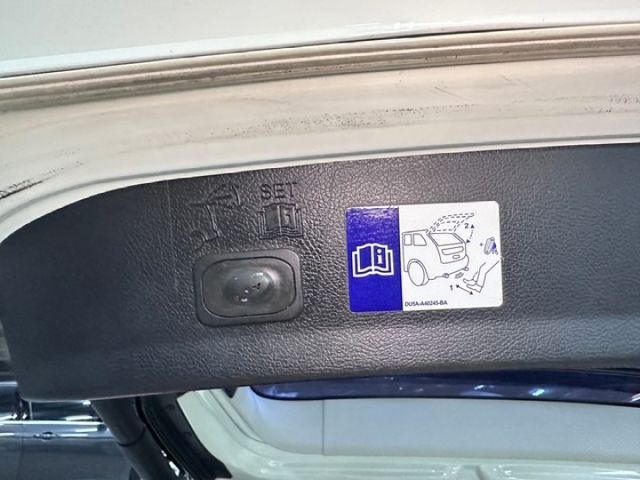 YES認證車 原鈑件 女用車 旗艦版 4WD 全景天窗 腳踢尾門 免鑰啟動 真皮電動座椅 大滿配 甜甜價 保證您喜歡  第16張相片
