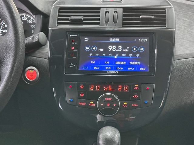YES認證車 100%原鈑件 旗艦版  I-KEY+摸門 恆溫 盲點偵測 CAR PLAY 可保固 5大系統2年5萬公里  第12張相片