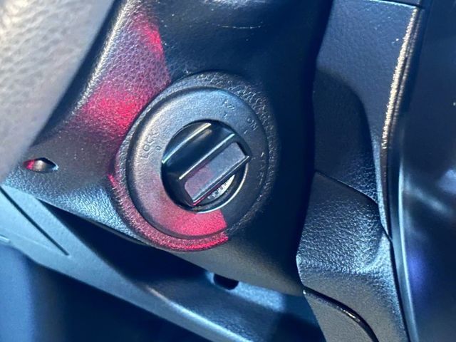 YES認證車 100%原鈑件 旗艦版 超低里程(1年僅跑5千多) 皮椅 I-KEY 恆溫 可保固5大系統1年2萬公里  第12張相片