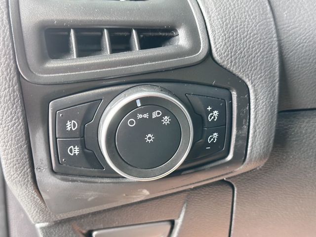 YES認證車 旗艦型 I-KEY+摸門 天窗 HID頭燈 恆溫空調 盲點偵測 CARPLAY 5大系統可保固2年5萬公里  第13張相片