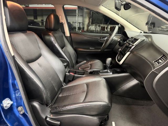 YES認證車 頂級旗艦版 小改款 超低里程 原廠保養 I-KEY 360環景CARPLAY 後座出風口可保固2年5萬公里  第9張相片