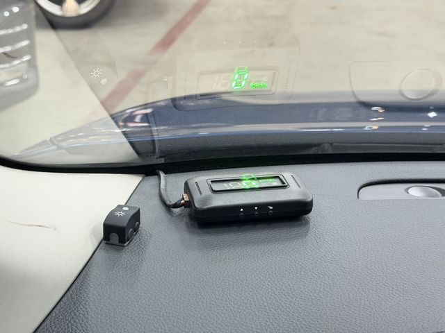 YES認證車 頂級旗艦版 小改款 超低里程 原廠保養 I-KEY 360環景CARPLAY 後座出風口可保固2年5萬公里  第13張相片