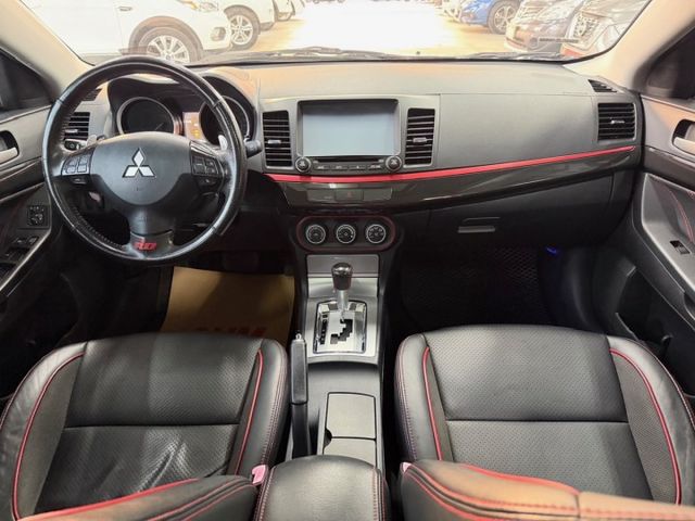 YES認證車 100%原鈑件 旗艦版 低里程(1年僅跑7千多)  I-KEY+摸門 天窗 HID頭燈 可保固歡迎賞車試乘  第8張相片