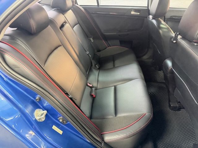 YES認證車 100%原鈑件 旗艦版 低里程(1年僅跑7千多)  I-KEY+摸門 天窗 HID頭燈 可保固歡迎賞車試乘  第10張相片