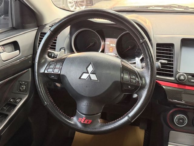 YES認證車 100%原鈑件 旗艦版 低里程(1年僅跑7千多)  I-KEY+摸門 天窗 HID頭燈 可保固歡迎賞車試乘  第11張相片