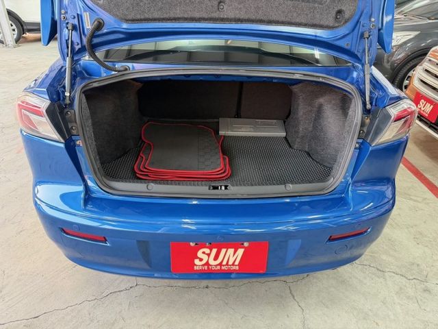 YES認證車 100%原鈑件 旗艦版 低里程(1年僅跑7千多)  I-KEY+摸門 天窗 HID頭燈 可保固歡迎賞車試乘  第17張相片