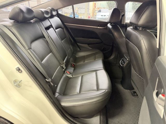 YES認證車 柴油渦輪超有力 超省稅 超省油 安卓系統 電子式後視鏡 後座出風口 車況優 歡迎賞車試乘  第10張相片