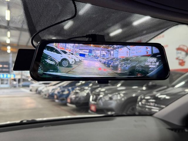 YES認證車 柴油渦輪超有力 超省稅 超省油 安卓系統 電子式後視鏡 後座出風口 車況優 歡迎賞車試乘  第13張相片