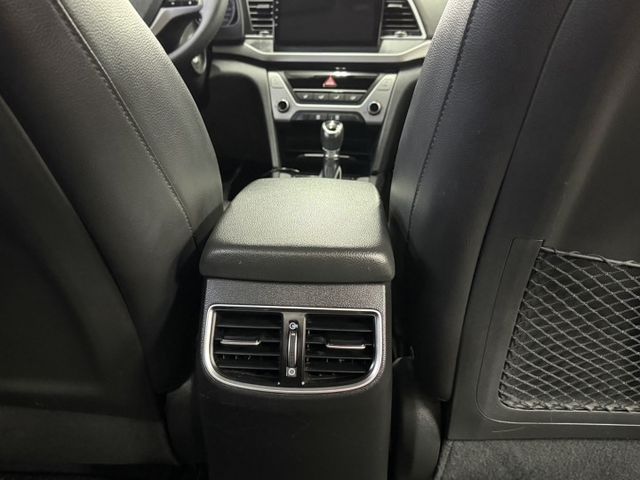 YES認證車 柴油渦輪超有力 超省稅 超省油 安卓系統 電子式後視鏡 後座出風口 車況優 歡迎賞車試乘  第15張相片