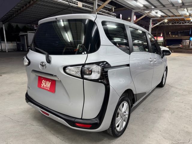 YES認證車 100%原鈑件 原廠保養 選配原廠導航影音系統 抬頭顯示器 高妥善 低油耗大空間車況優 可保固2年5萬公里  第5張相片