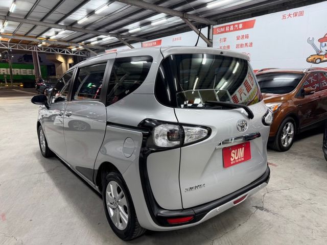 YES認證車 100%原鈑件 原廠保養 選配原廠導航影音系統 抬頭顯示器 高妥善 低油耗大空間車況優 可保固2年5萬公里  第6張相片