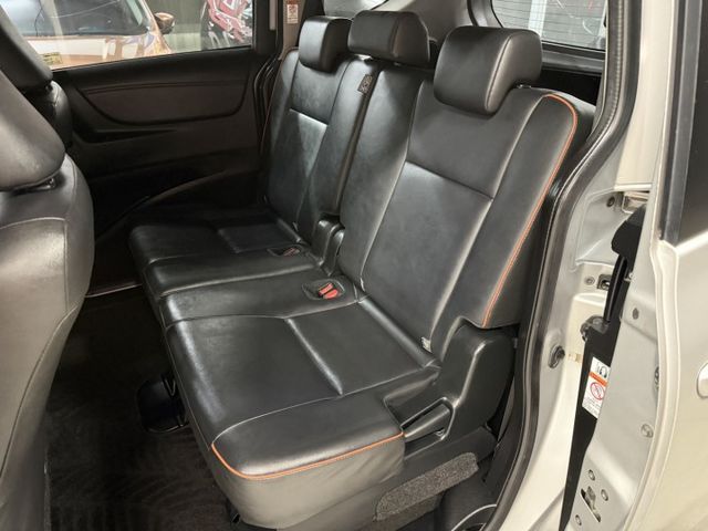 YES認證車 100%原鈑件 原廠保養 選配原廠導航影音系統 抬頭顯示器 高妥善 低油耗大空間車況優 可保固2年5萬公里  第8張相片