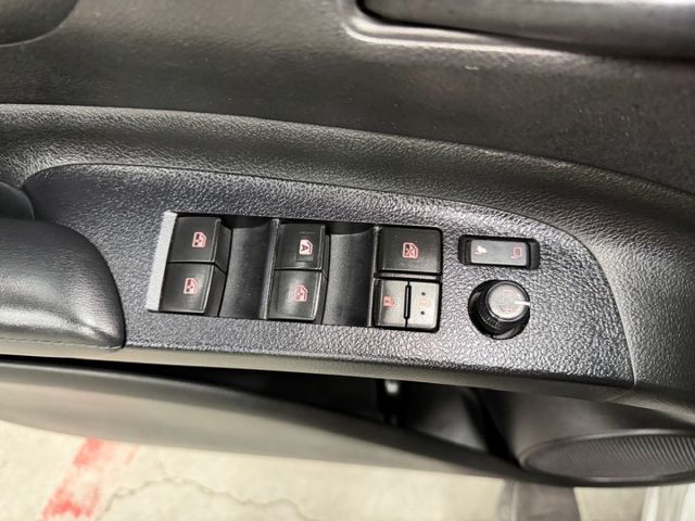 YES認證車 100%原鈑件 原廠保養 選配原廠導航影音系統 抬頭顯示器 高妥善 低油耗大空間車況優 可保固2年5萬公里  第13張相片