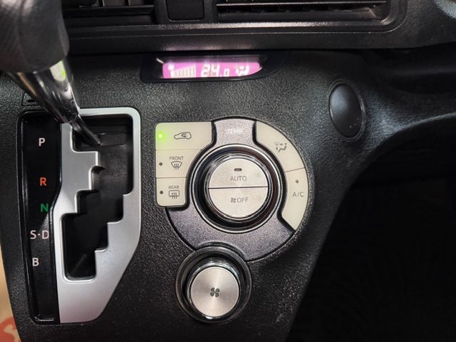 YES認證車 100%原鈑件 原廠保養 選配原廠導航影音系統 抬頭顯示器 高妥善 低油耗大空間車況優 可保固2年5萬公里  第18張相片