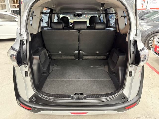 YES認證車 100%原鈑件 原廠保養 選配原廠導航影音系統 抬頭顯示器 高妥善 低油耗大空間車況優 可保固2年5萬公里  第19張相片