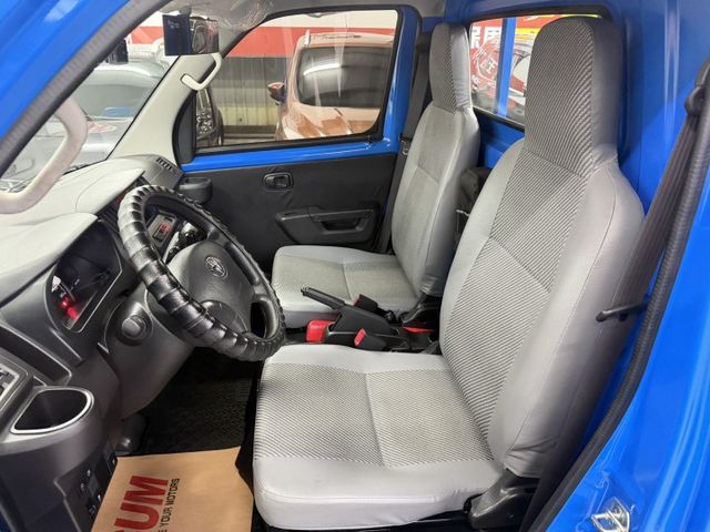 YES認證車 100%原鈑件 一手車買回 低里程(僅跑2萬7) 原廠保養 可保固2年5萬公里 歡迎賞車試乘  第8張相片