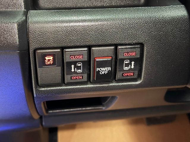 YES認證車 頂級旗艦版 原廠保養 超低里程 六氣囊 電動滑門 HID頭燈 後座出風口 七人座可保固5大系統1年2萬公里  第15張相片