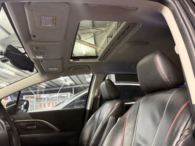 YES認證車 頂級旗艦版 原廠保養 超低里程 六氣囊 電動滑門 HID頭燈 後座出風口 七人座可保固5大系統1年2萬公里  第16張相片