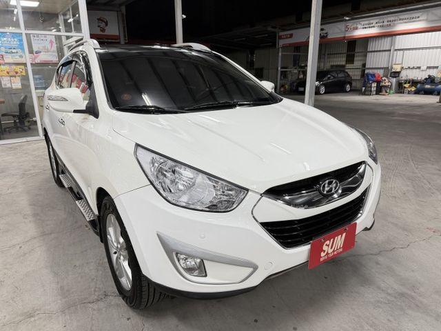 YES認證車(100%原鈑件) 頂級旗艦版 超低里程 IKEY+摸門 全景天窗 電動座椅 車況極優 歡迎賞車試乘  第3張相片