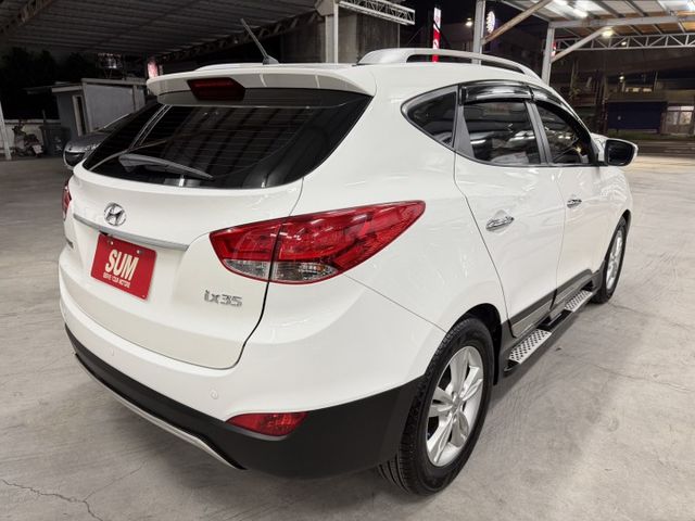 YES認證車(100%原鈑件) 頂級旗艦版 超低里程 IKEY+摸門 全景天窗 電動座椅 車況極優 歡迎賞車試乘  第4張相片