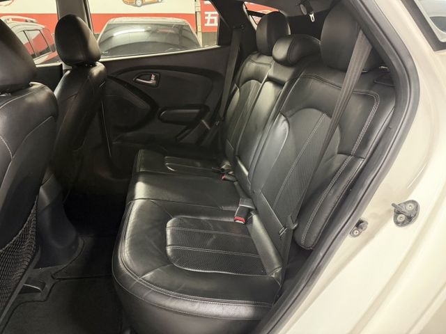 YES認證車(100%原鈑件) 頂級旗艦版 超低里程 IKEY+摸門 全景天窗 電動座椅 車況極優 歡迎賞車試乘  第7張相片