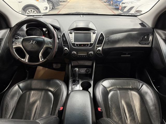 YES認證車(100%原鈑件) 頂級旗艦版 超低里程 IKEY+摸門 全景天窗 電動座椅 車況極優 歡迎賞車試乘  第8張相片