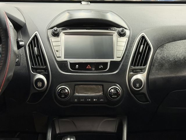 YES認證車(100%原鈑件) 頂級旗艦版 超低里程 IKEY+摸門 全景天窗 電動座椅 車況極優 歡迎賞車試乘  第16張相片