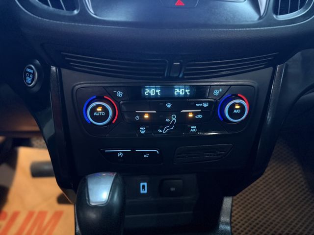 YES認證車 100%原鈑件 旗艦版  原廠保養 全景天窗 IKEY+摸門 雙區恆溫 電尾門 可保固5大系統2年5萬公里  第14張相片