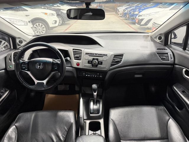 YES認證車 100%原鈑件 原廠保養 頂級VTI-S 快撥 恆溫 天窗 HID頭燈 全車空力套件 可保固 歡迎賞車試乘  第9張相片