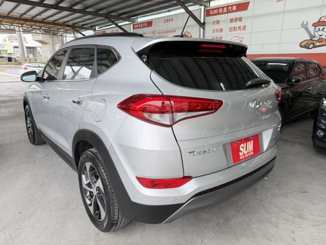 YES認證車 100%原鈑件 柴油旗艦版 4WD 電動尾門 全景式天窗 LED頭燈 盲點偵測 車況優 可保固 車況優  第5張相片