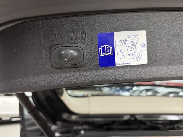 YES認證車 100%原鈑件 旗艦版  原廠保養 全景天窗 IKEY+摸門 雙區恆溫 電尾門 可保固5大系統2年5萬公里  第19張相片