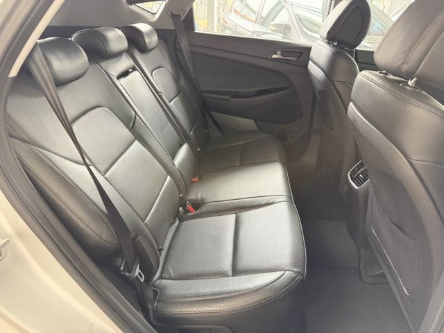YES認證車 100%原鈑件 柴油旗艦版 4WD 電動尾門 全景式天窗 LED頭燈 盲點偵測 車況優 可保固 車況優  第11張相片