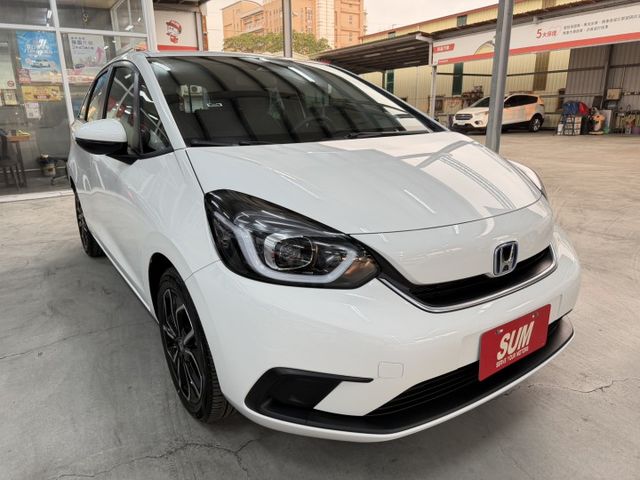 YES認證車 100%原鈑件 一手車買回 油電版(省油王者) 新車原廠保固中 市場最低價 歡迎賞車試乘  第4張相片