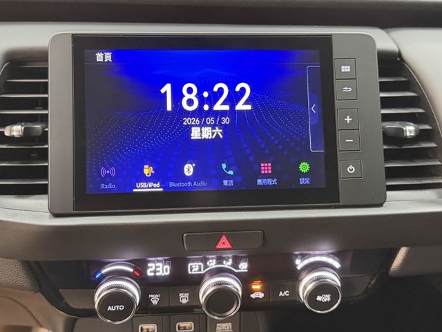 YES認證車 100%原鈑件 一手車買回 油電版(省油王者) 新車原廠保固中 市場最低價 歡迎賞車試乘  第15張相片