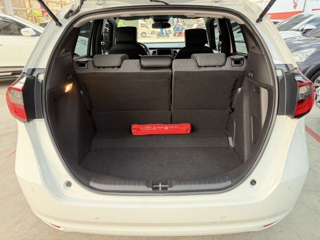 YES認證車 100%原鈑件 一手車買回 油電版(省油王者) 新車原廠保固中 市場最低價 歡迎賞車試乘  第17張相片