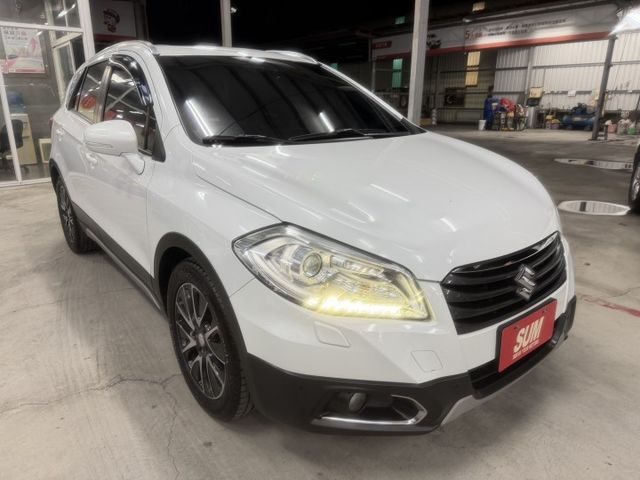 頂級旗艦版 100%原鈑件 原廠保養 一手女用車買回 全景天窗 I-KEY 恆溫 HID頭燈 真皮座椅 安卓系統 可保固  第4張相片