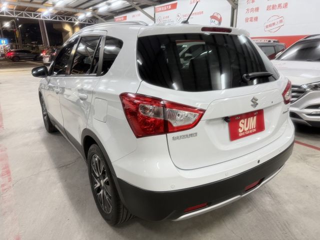 頂級旗艦版 100%原鈑件 原廠保養 一手女用車買回 全景天窗 I-KEY 恆溫 HID頭燈 真皮座椅 安卓系統 可保固  第5張相片