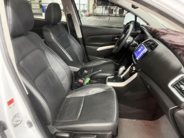 頂級旗艦版 100%原鈑件 原廠保養 一手女用車買回 全景天窗 I-KEY 恆溫 HID頭燈 真皮座椅 安卓系統 可保固  第10張相片