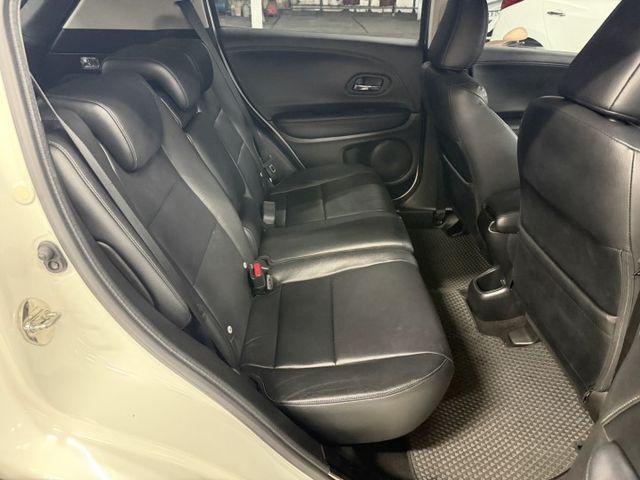 YES認證車 100%原鈑件 頂級S版 超低里程(1年僅跑7千多) 車況極優 可保固5大系統2年5萬公里 歡迎賞車試乘  第11張相片