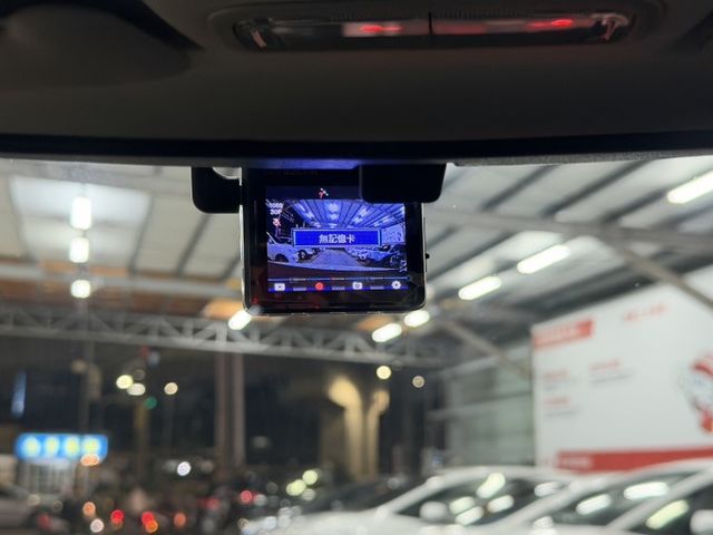 YES認證車 100%原鈑件 頂級S版 超低里程(1年僅跑7千多) 車況極優 可保固5大系統2年5萬公里 歡迎賞車試乘  第14張相片