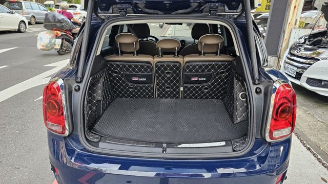 COUNTRYMAN  第17張相片