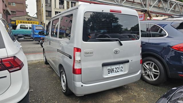 TOWN ACE VAN  第3張相片