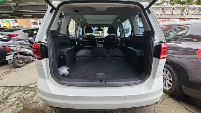 TOURAN  第6張相片