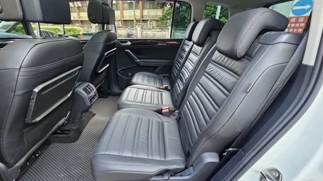 TOURAN  第7張相片