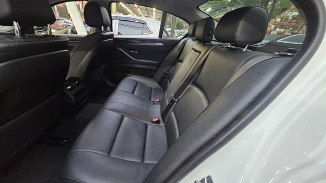 5 SERIES SEDAN F10  第6張相片