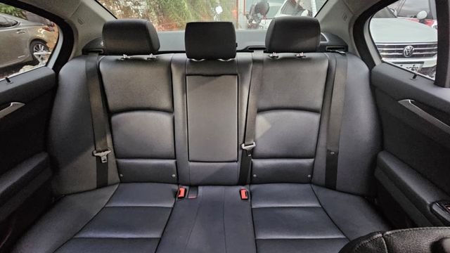 5 SERIES SEDAN F10  第15張相片