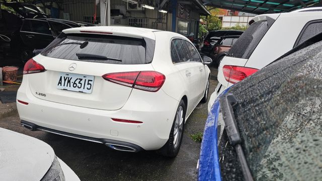 A-CLASS SEDAN V177  第4張相片