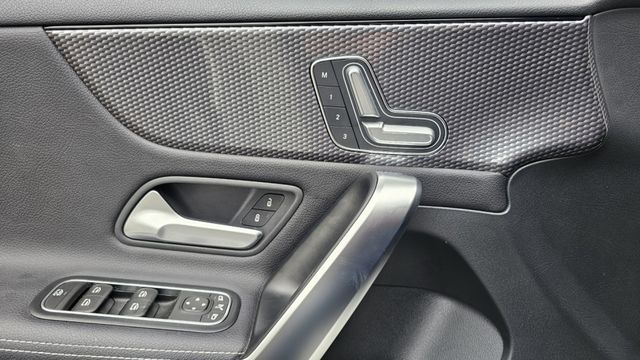 A-CLASS SEDAN V177  第8張相片